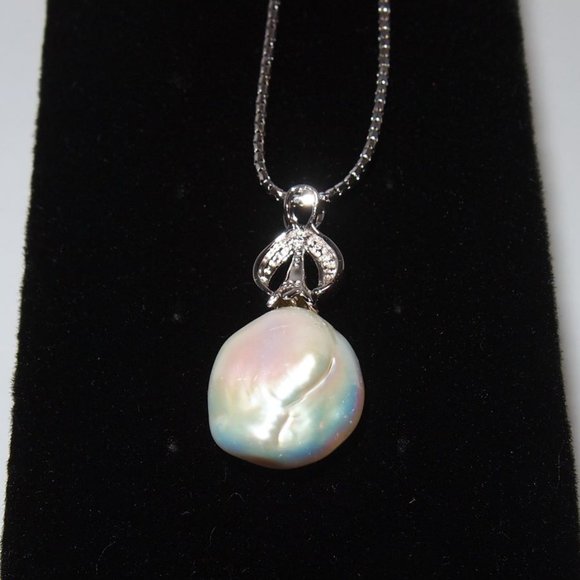 Genuine Fresh-Water Coin Pearl Pendant w/ 18 Inch .925 Sterling Silver Chain - Picture 2 of 6